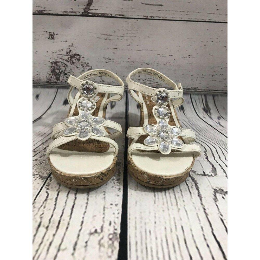 TOTAL GIRL High Heel Dress shoes Size: 13M- WHITE